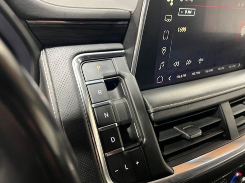 Used 2023 GMC Yukon XL SLT image 40