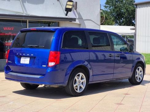 Used 2019 Dodge Grand Caravan SE w/ UConnect Hands-Free Group FWD image 6
