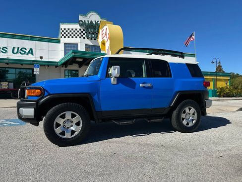 Used 2007 Toyota FJ Cruiser 4WD image 2