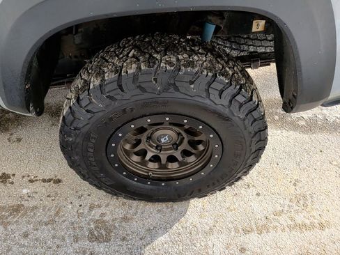 Used 2018 Toyota Tacoma TRD Off-Road image 10