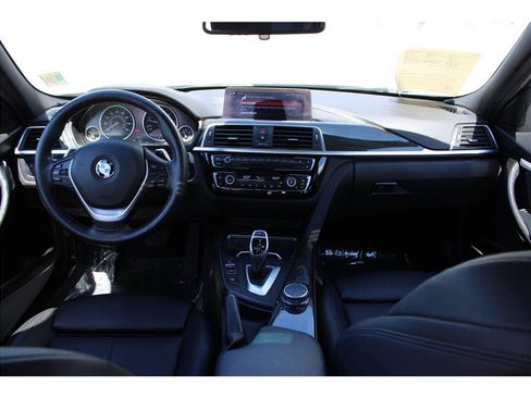 Used 2018 BMW 328d xDrive Sedan w/ Convenience Package AWD/4WD image 10