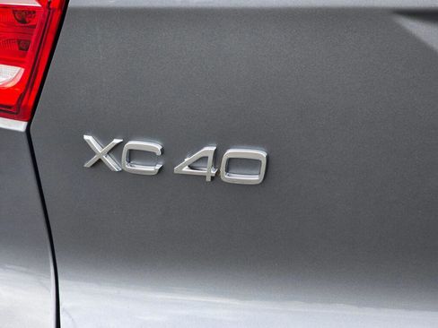 Used 2019 Volvo XC40 T5 R-Design AWD/4WD image 33