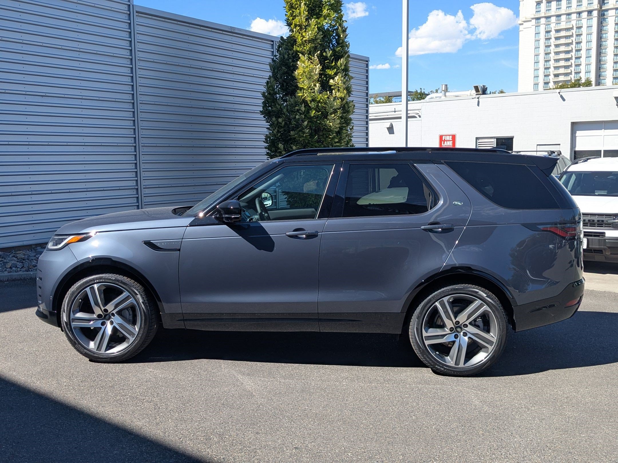 New 2026 Land Rover Discovery Dynamic SE AWD/4WD image 8