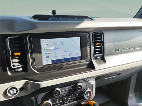 Used 2023 Ford Bronco Badlands image 16
