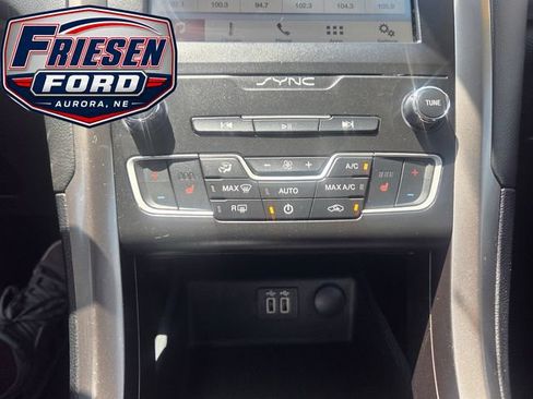 Used 2019 Ford Fusion SE AWD/4WD image 22