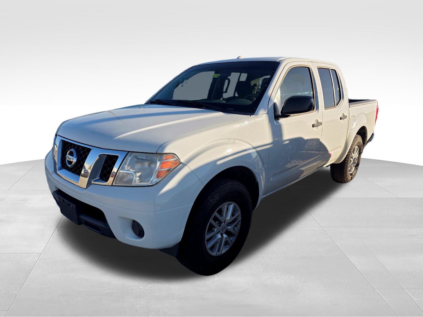 Used 2016 Nissan Frontier SV RWD image 1