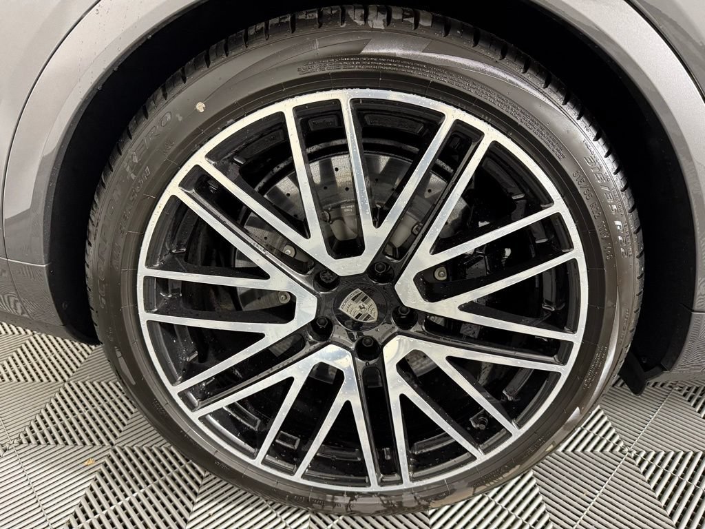 Certified 2026 Porsche Cayenne Turbo AWD/4WD image 13