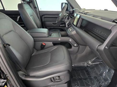 Used 2024 Land Rover Defender 110 V8 AWD/4WD image 3