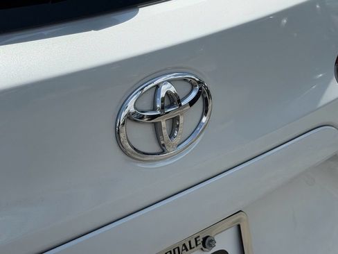 Used 2022 Toyota Corolla Cross XLE w/ Convenience Package AWD/4WD image 17