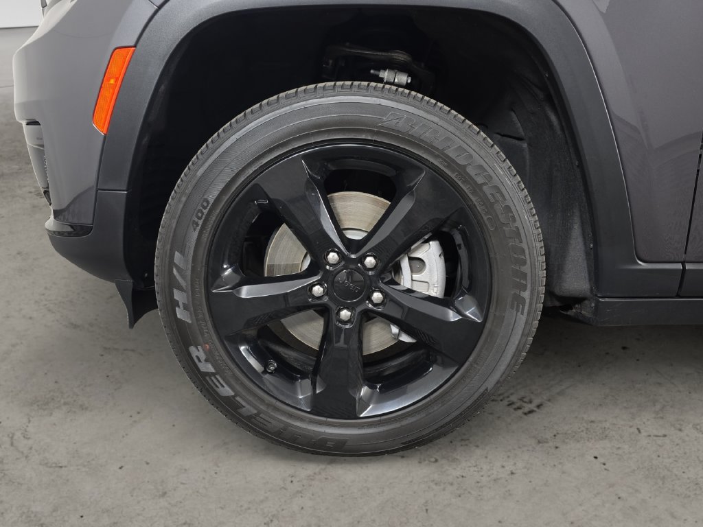 Used 2025 Jeep Grand Cherokee L Altitude AWD/4WD image 9