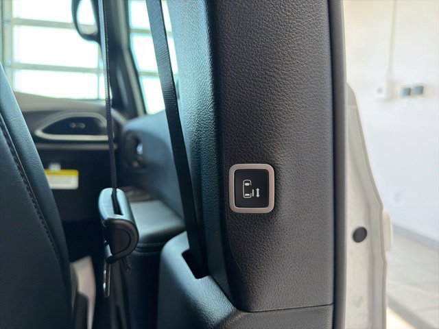 New 2027 Chrysler Pacifica Select FWD image 12