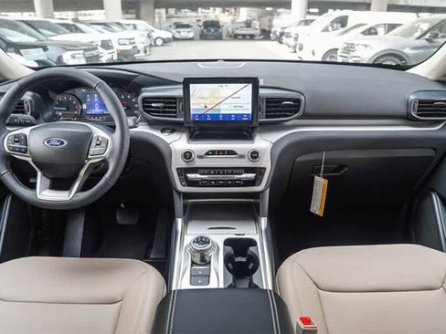 New 2024 Ford Explorer XLT w/ Equipment Group 202A image 12