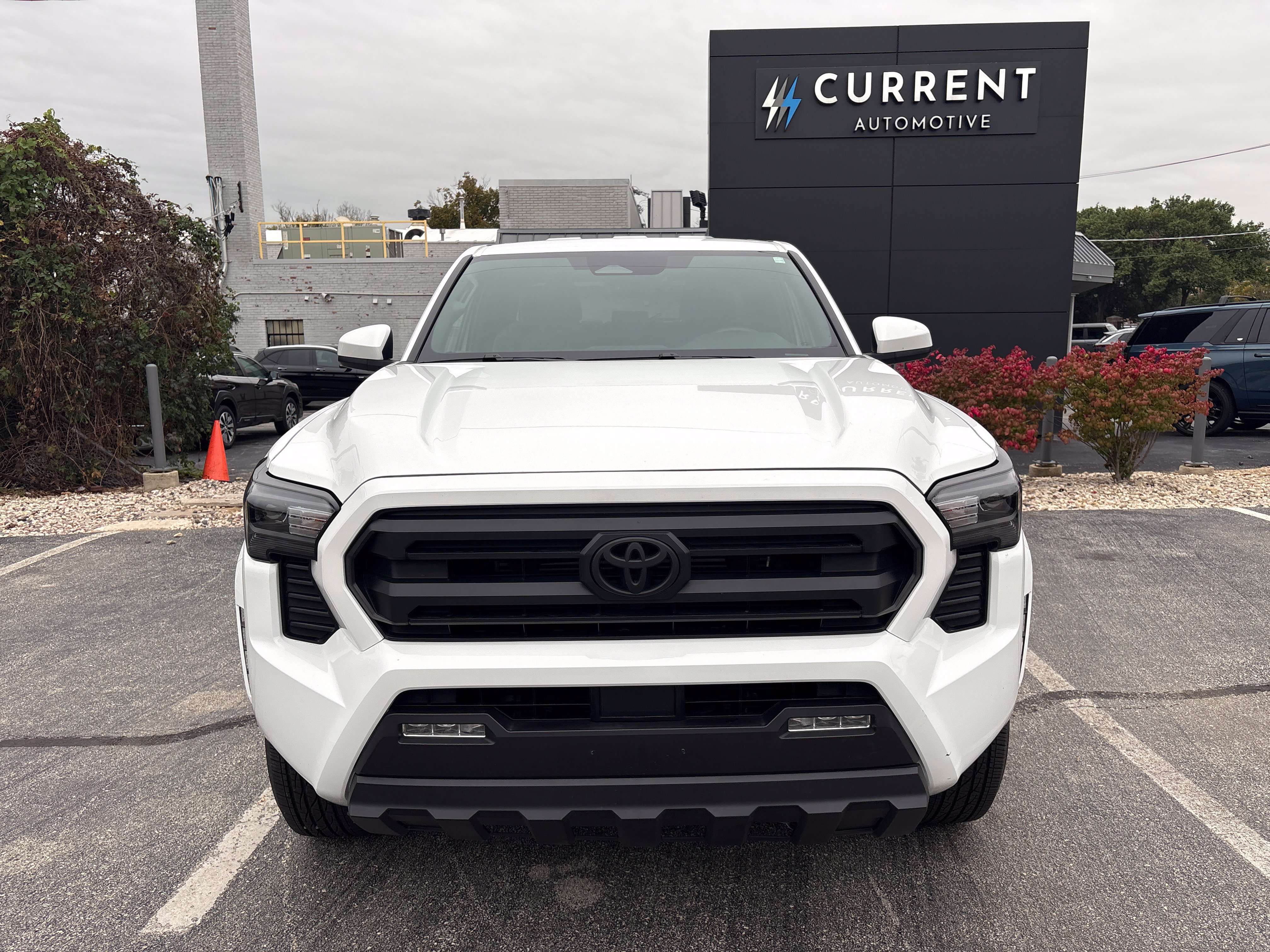 Used 2025 Toyota Tacoma SR5 AWD/4WD image 5