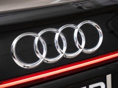 Certified 2025 Audi A8 L 3.0T w/ Executive Package AWD/4WD image 18