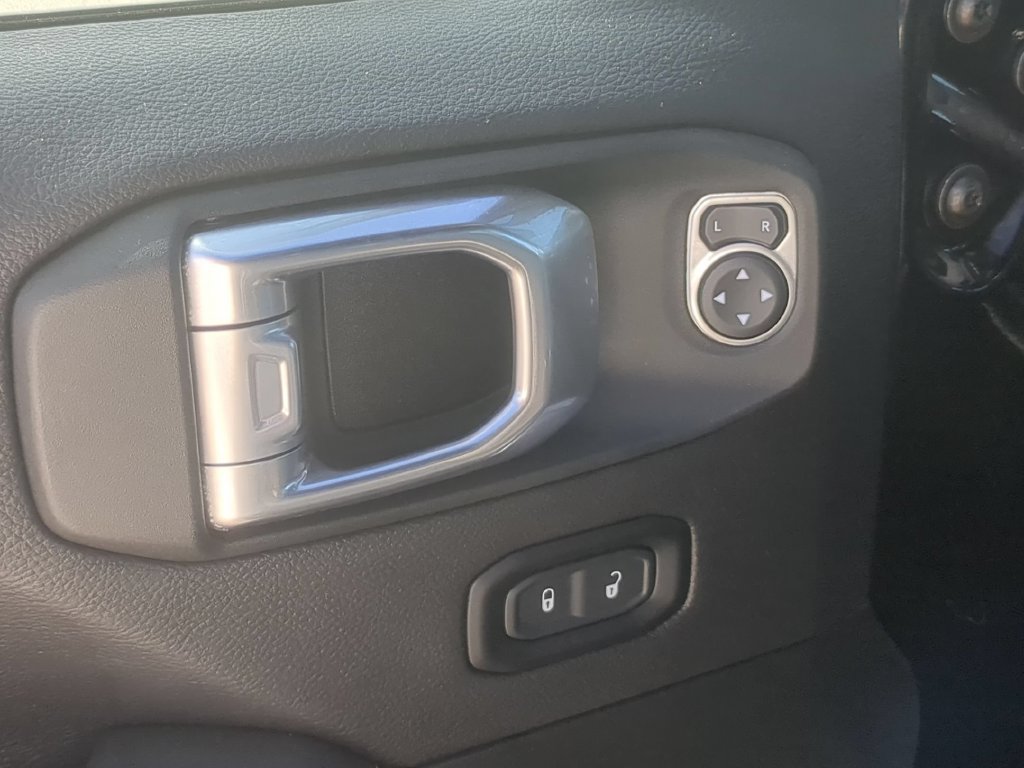 Used 2022 Jeep Wrangler Unlimited Sahara AWD/4WD image 14