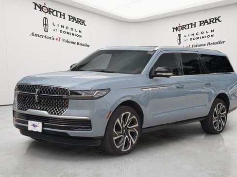 New 2026 Lincoln Navigator L Reserve AWD/4WD image 7
