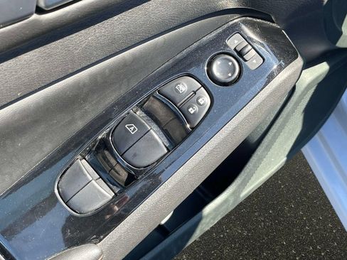 Used 2024 Nissan Altima 2.5 SR FWD image 18