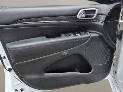 Used 2018 Jeep Grand Cherokee Overland AWD/4WD image 7
