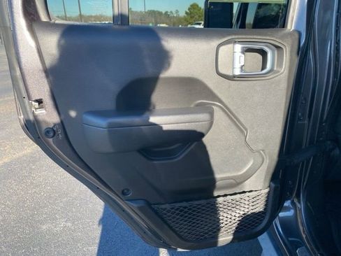 Used 2022 Jeep Wrangler Unlimited Rubicon w/ Xtreme Recon 35" Tire Package image 37