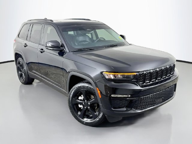 Used 2024 Jeep Grand Cherokee Limited w/ Black Appearance Package AWD/4WD image 3