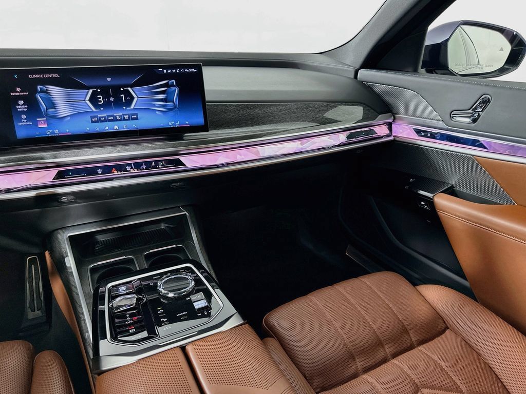 Certified 2024 BMW 760i xDrive AWD/4WD image 23