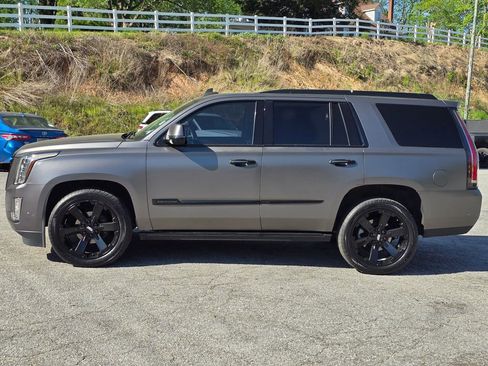 Used 2020 Cadillac Escalade Premium Luxury AWD/4WD image 17