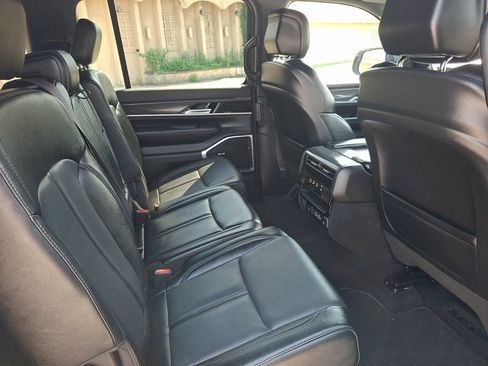 Used 2024 Jeep Wagoneer Series II w/ Flexible Seating Group AWD/4WD image 15