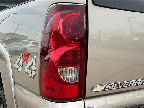 Used 2003 Chevrolet Silverado 2500 LS image 25