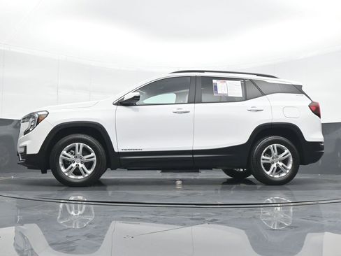 Used 2023 GMC Terrain SLE w/ Driver Convenience Package image 18