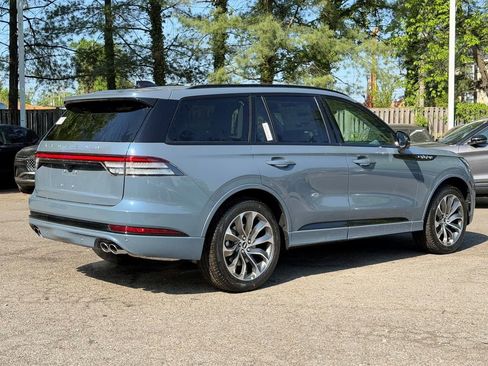 New 2026 Lincoln Aviator AWD w/ Jet Appearance Package image 3