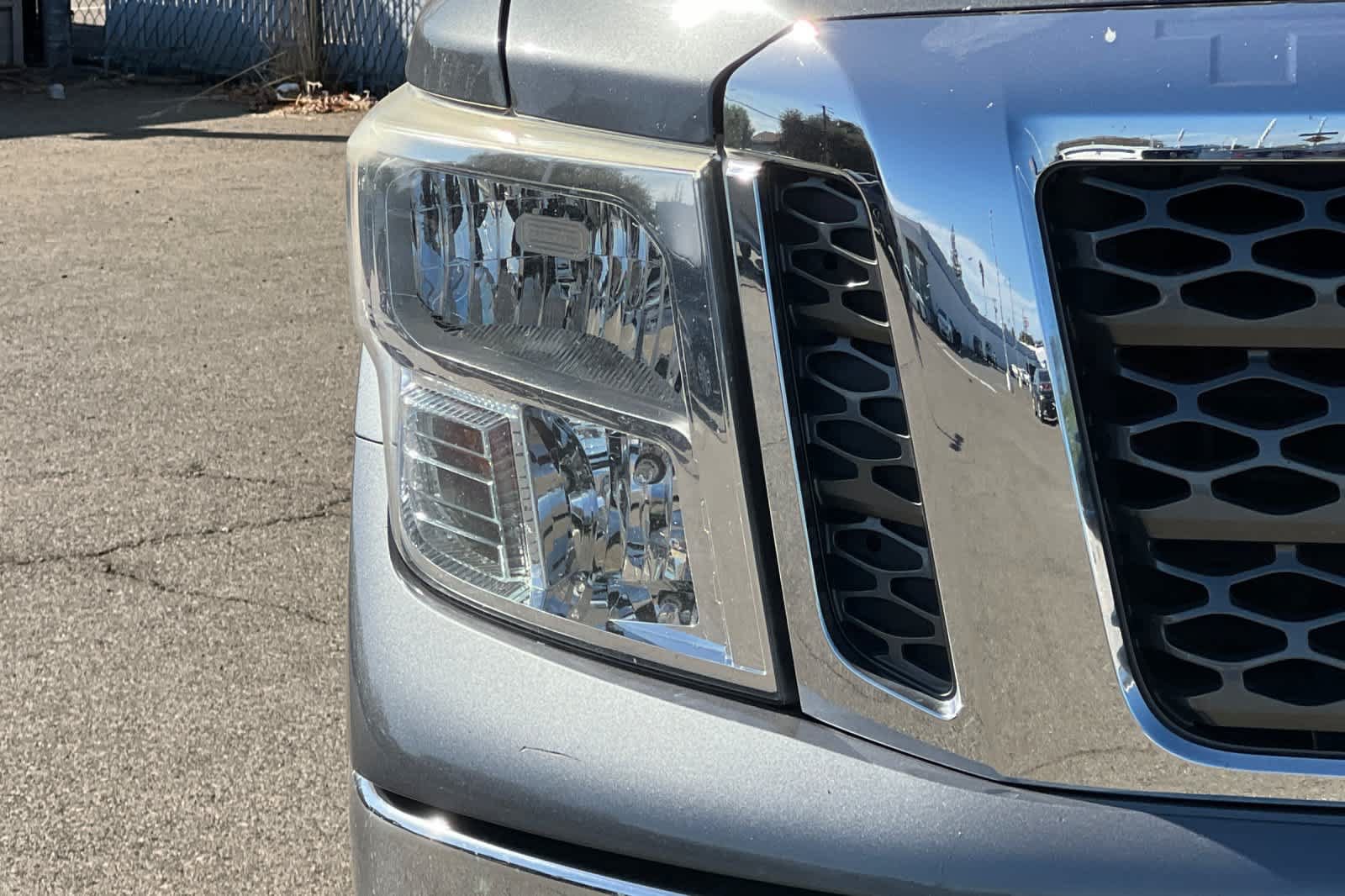 Used 2017 Nissan Titan SV AWD/4WD image 17