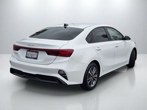 Used 2023 Kia Forte LXS w/ LXS Technology Package image 4