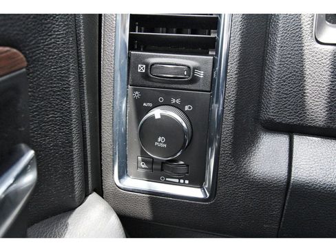 Used 2017 RAM 1500 Laramie AWD/4WD image 18