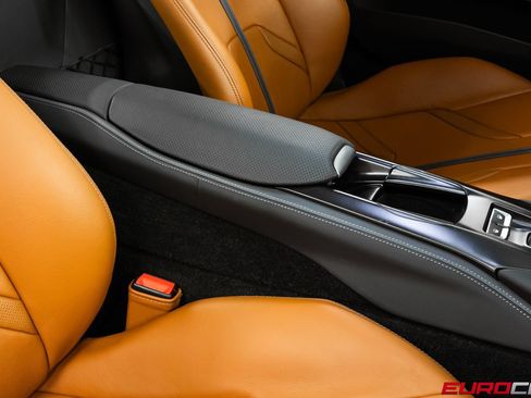 Used 2020 Ferrari 812 Superfast RWD image 39