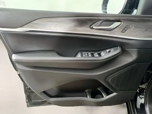 Used 2024 Jeep Grand Cherokee Limited AWD/4WD image 34