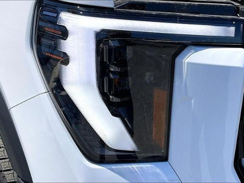 Used 2025 GMC Sierra 2500 AT4 w/ AT4 Premium Plus Package AWD/4WD image 31