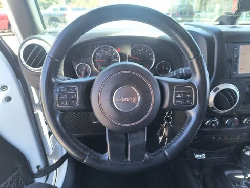 Used 2015 Jeep Wrangler Unlimited Rubicon w/ Connectivity Group AWD/4WD image 14