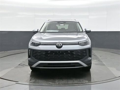 New 2026 Volkswagen Tiguan SE image 2