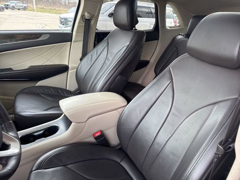 Used 2017 Lincoln MKC Reserve w/ Class II Trailer Tow Package image 21