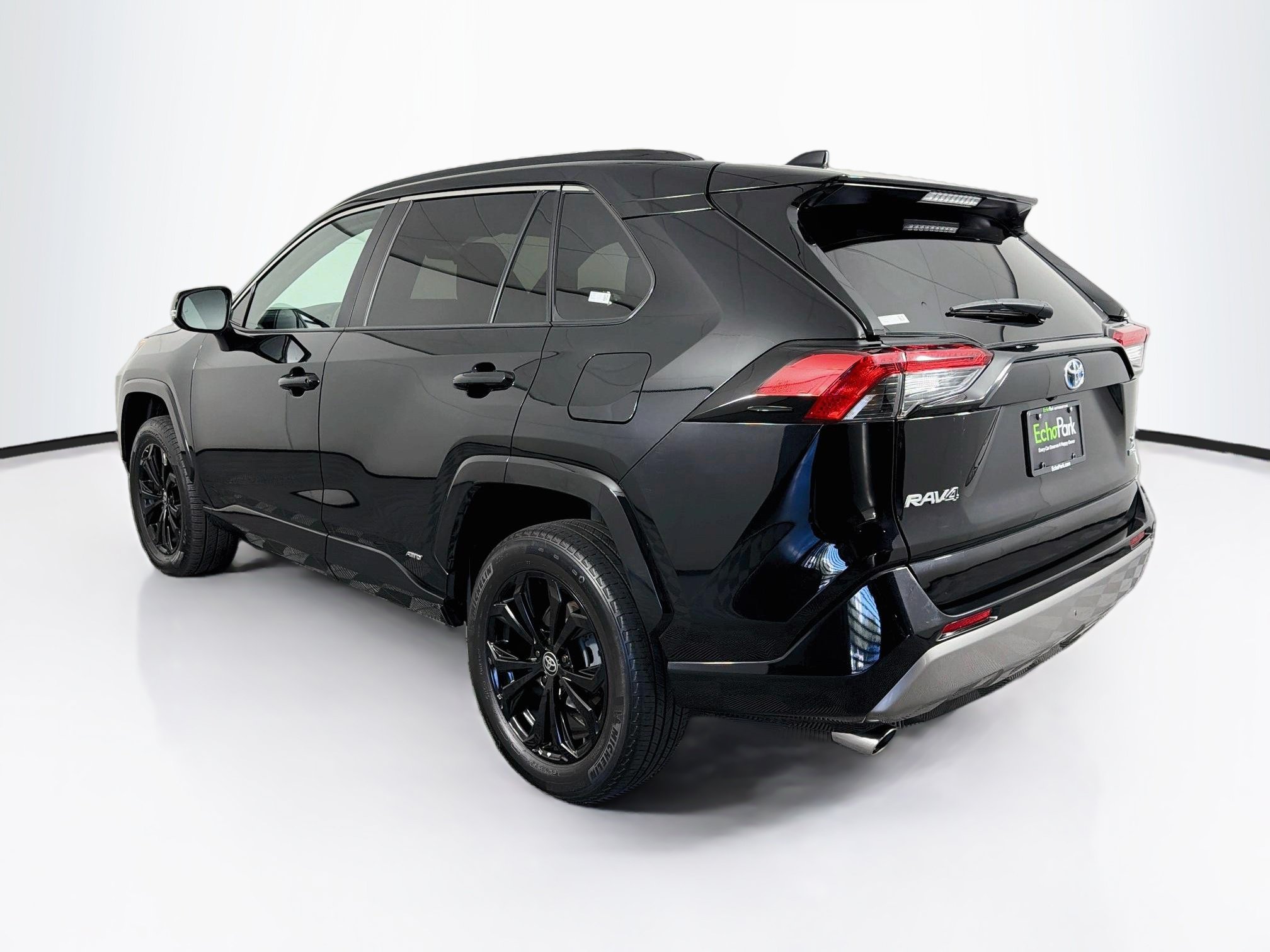 Used 2022 Toyota RAV4 SE AWD/4WD image 5