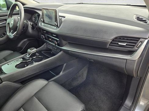 Used 2024 Nissan Rogue SV w/ SV Premium Package image 20