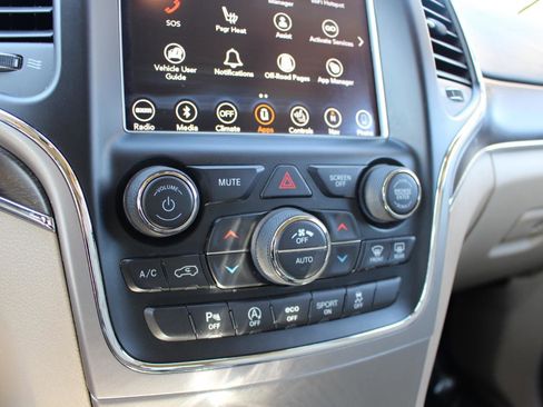 Used 2018 Jeep Grand Cherokee Limited image 30