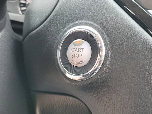 Used 2020 Nissan Pathfinder SV image 24