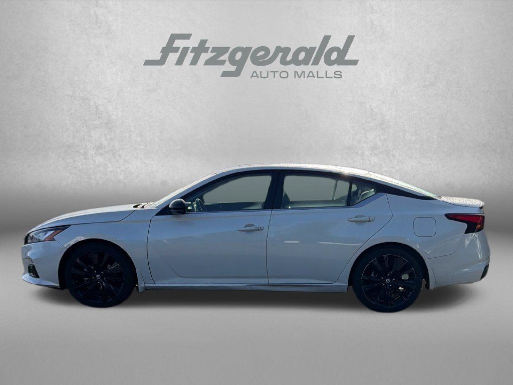 Used 2022 Nissan Altima 2.5 SR w/ Midnight Edition Package FWD image 5