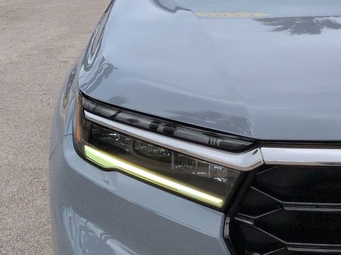 Used 2023 Honda Pilot Elite image 9