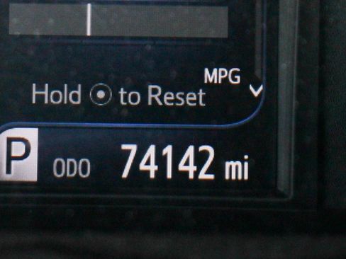 Used 2017 Toyota Camry LE image 21