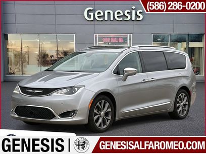 Used 2017 Chrysler Pacifica Limited w/ Advanced Safetytec Group