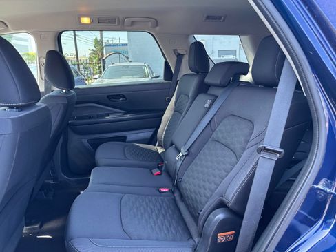 Used 2025 Nissan Pathfinder SV AWD/4WD image 23