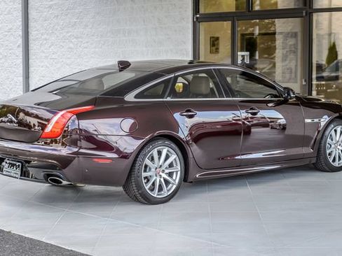 Used 2016 Jaguar XJ R-Sport RWD image 9