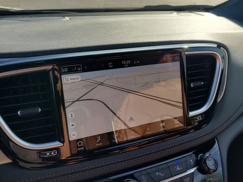 New 2026 Chrysler Pacifica Pinnacle FWD image 18